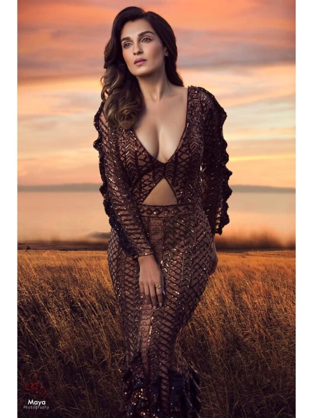 151-Shiny-doshi-latest-sexy-exposing-photos