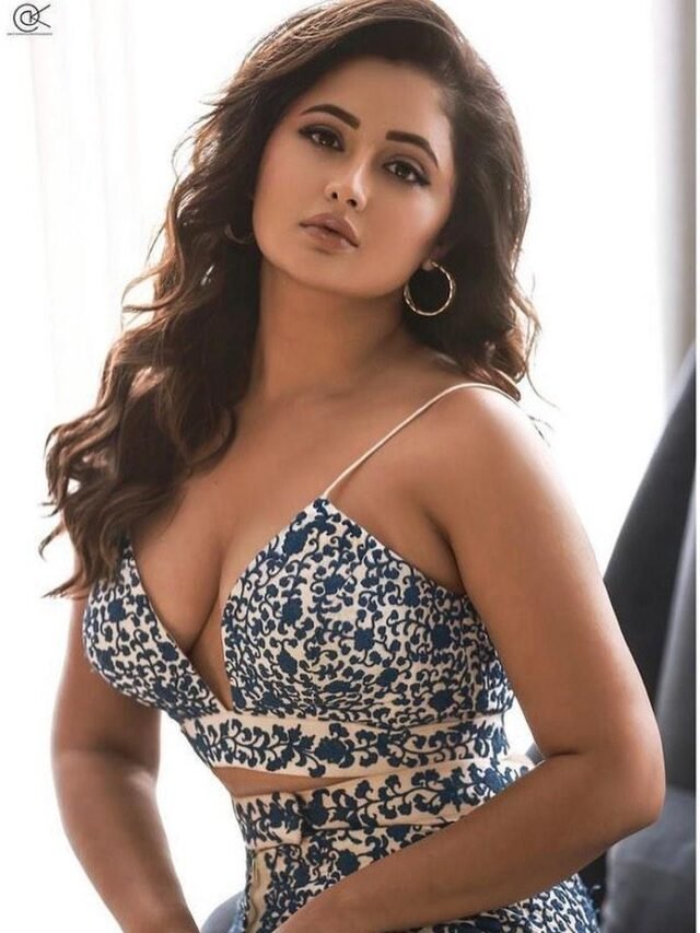 Television-actress-Rashami-desai-latest-hot-photosRashami-desai-latest-exposing-cleavage-photos-77885